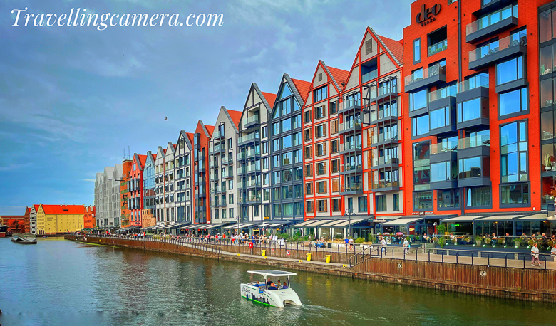 Amber Museum: Situated in the heart of the waterfront area, this museum showcases the history and significance of amber in the region, featuring an array of stunning exhibits and artifacts.