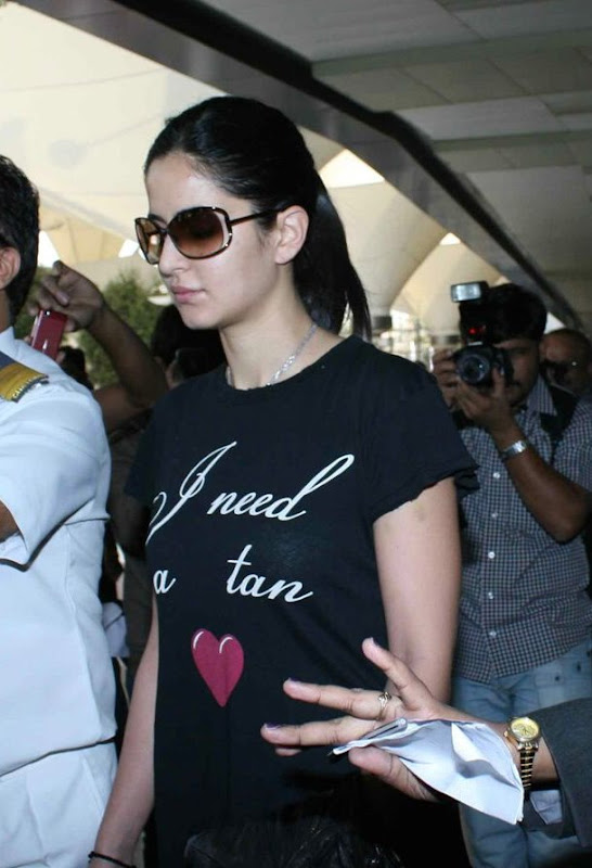 Katrina Kaif Snapped at International Airport gallery pictures