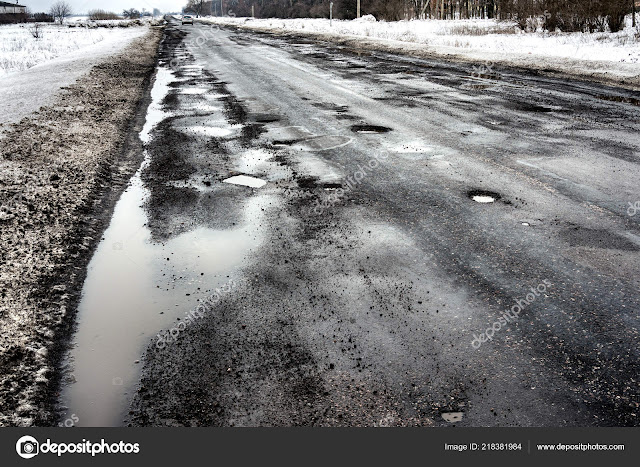 How Potholes(holes) damages the roads