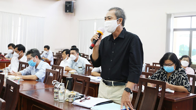 Đồng chí Nguyễn Minh Hùng, Phó Chủ nhiệm Ủy ban Kiểm tra Đảng ủy Phường 2 phát biểu tại hội nghị. (Ảnh AK)
