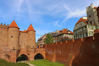 Resultado de imagem para Cidade Velha muralha em Varsóvia