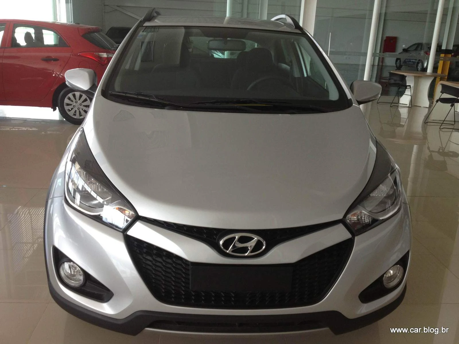 Hyundai HB20X Style - prata metal