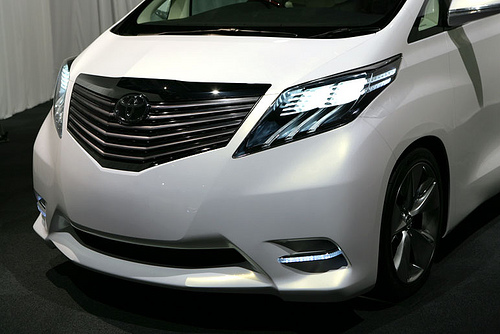 Toyota Alphard Posted by okta at 718 AM