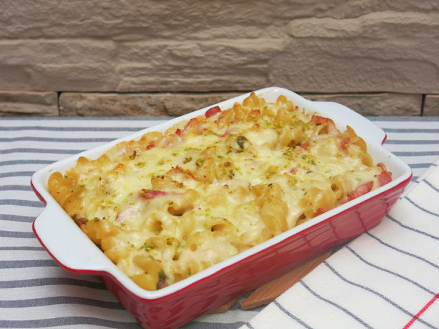 PASTA AL HORNO CON BACON Y PISTACHOS