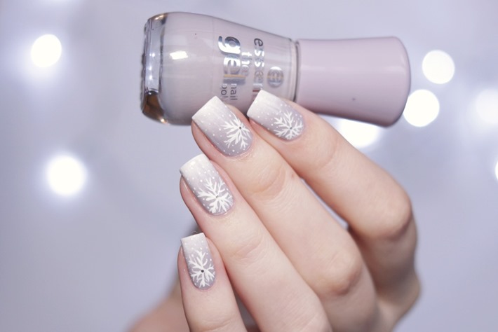 Weihnachtliches-Nail-Design-Essence-einfach-4