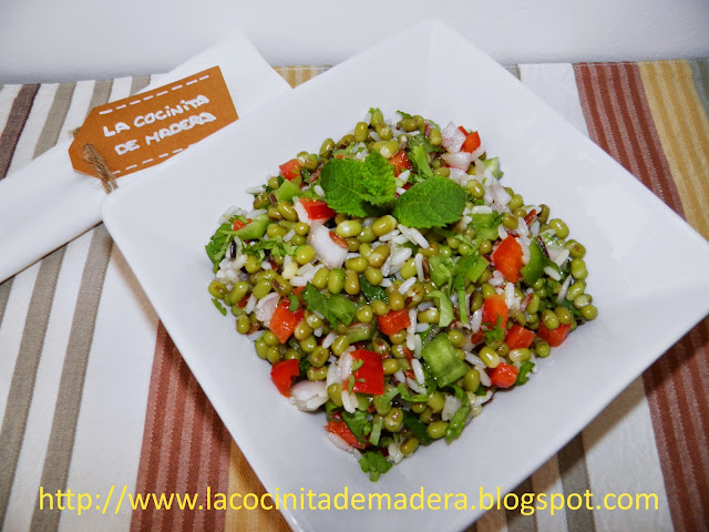 Ensalada de arroz y soja verde