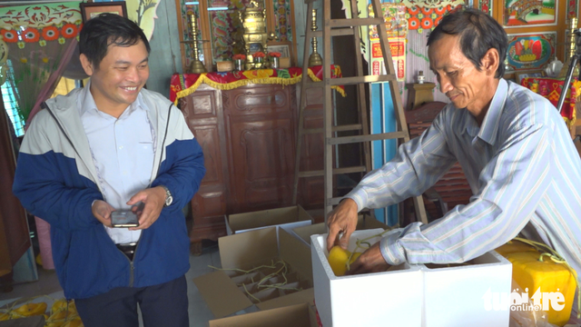 Dưa hấu hình thỏi vàng làm ra không đủ bán <a href=