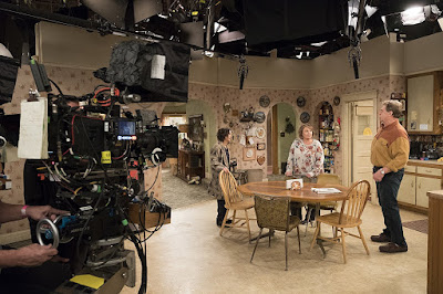 Roseanne 2018 Season 10 Image 3