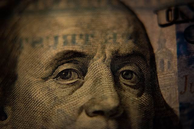 De-dollarization: What Happens if the Dollar Loses Reserve Status?