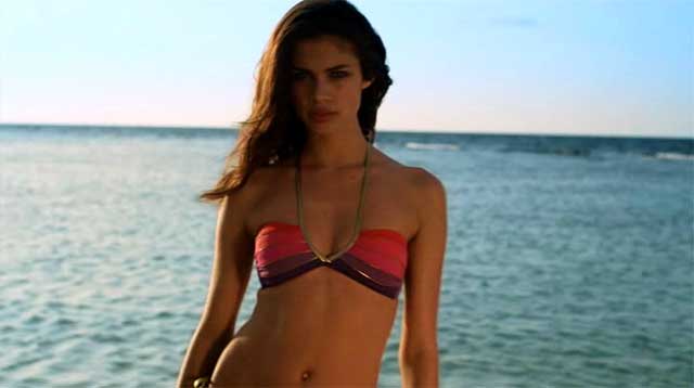 Sara Sampaio en bikini