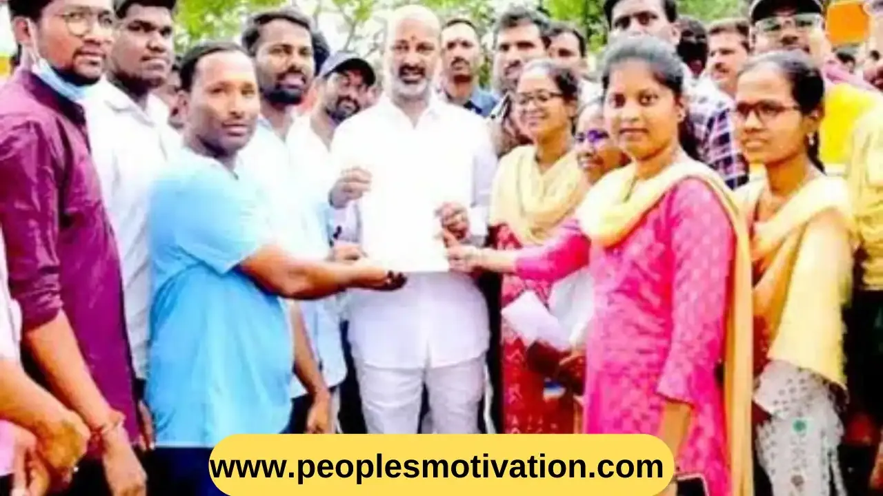 కేంద్ర హోంశాఖ సహాయ మంత్రి బండి సంజయ్ కలిసిన నిరుద్యోగులు