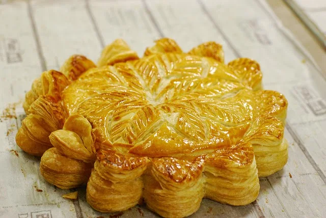 Galette des rois à la frangipane de noisettes et chocolat