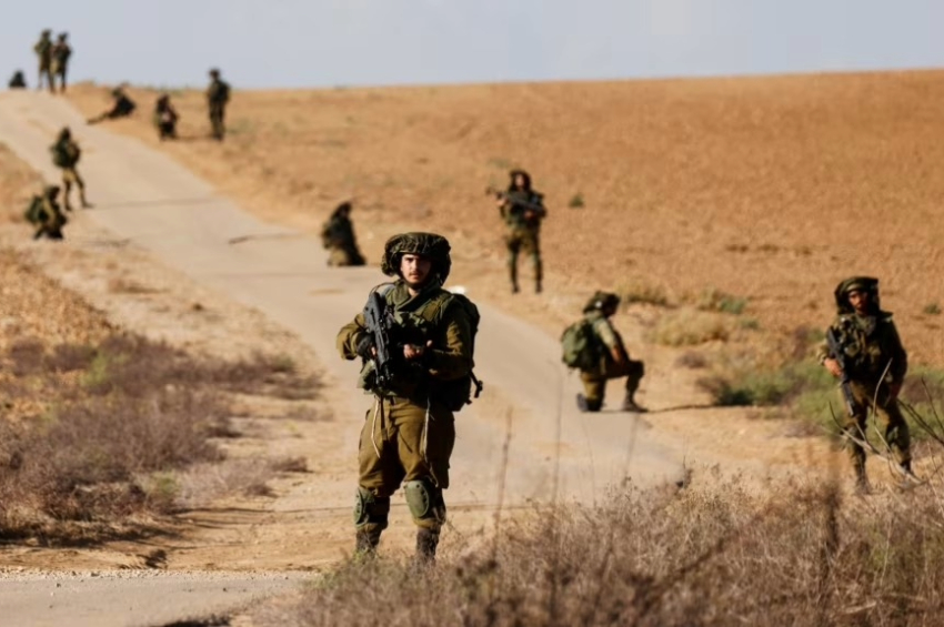 Soldados israelenses patrulham perto da fronteira de Israel com a Faixa de Gaza, no sul de Israel, em 19 de outubro de 2023 | Reprodução