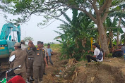 Satpol-PP, TNI dan LH Stop Pengambilan Tanah Tanpa Izin di Desa Sumberjaya