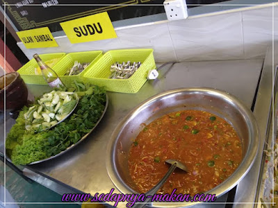 sambal belacan, air asam, ulam-ulaman