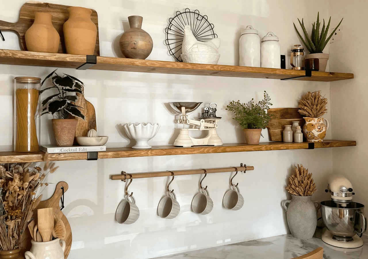 Open kitchen shelf styling. Scaffold board shelves styled in farmhouse style. Budget kitchen inspiration for your home decor.