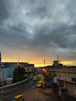 Atardecer desde el Centro Comercial Fundadores en Manizales