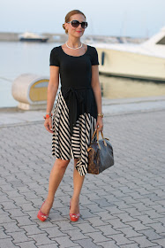 summer outfits, black and white striped dress, DKNY, coral heels, Louis Vuitton Speedy 30 bag, Fashion and Cookies