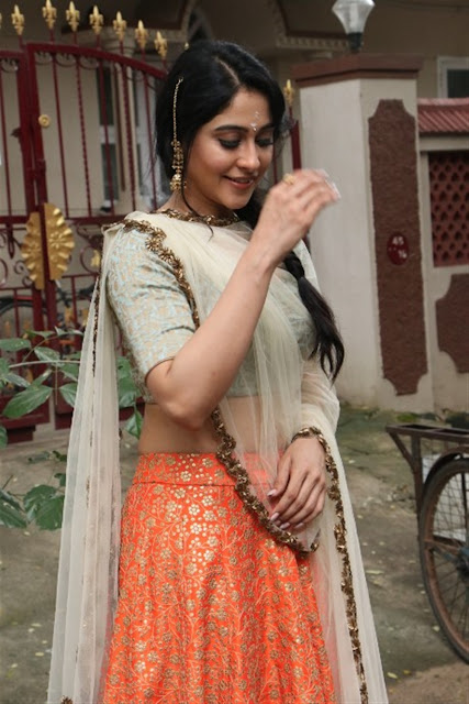  Regina Cassandra Sexy Picture