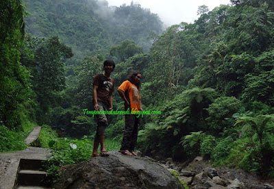 Tempat wisata air terjun madakaripura