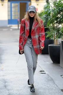 gigi hadid in jeans and cap