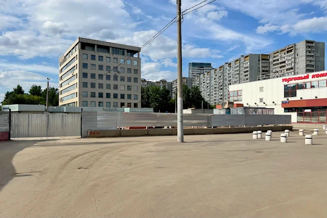 строительная площадка железнодорожной станции Тимирязевская со стороны улицы Яблочкова