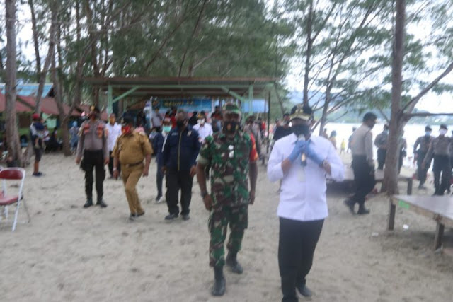 Rustan Saru Larang Penjual Ikan dan Pakaian Berjualan di Kawasan Pantai Hamadi