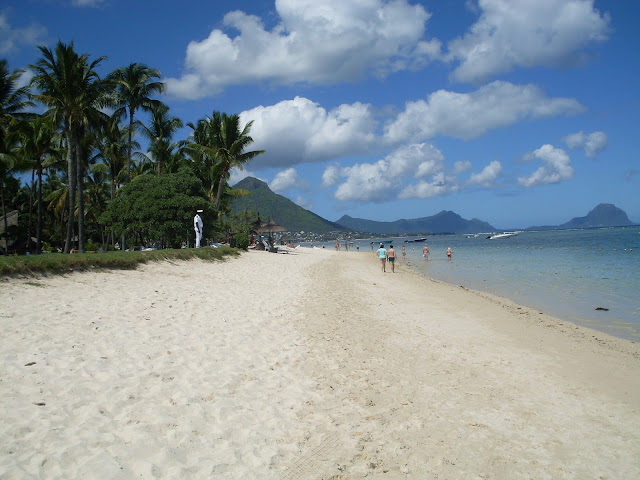 la pirogue mauritius strand