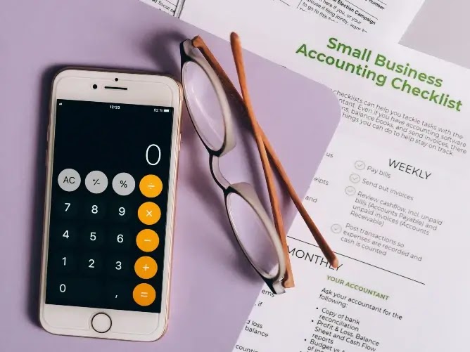 Calucurator and Small Business accounting checklist.