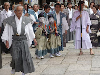 補佐役の禿二人と町内の役員等