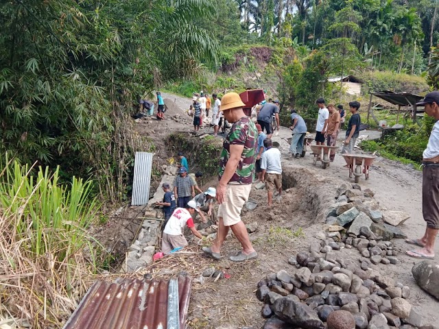 Bertahun Perhatian Pemkab Hanya "Omdo" Warga Nagori Dolok Simbolon GotRoy Jalan Longsor 15 Meter