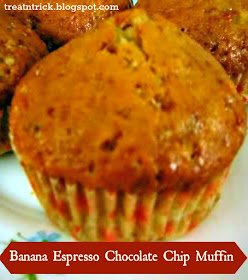 Banana Espresso Chocolate Chip Muffin Recipe @ treatntrick.blogspot.com