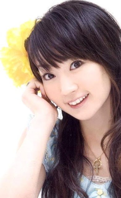 Foto de Nana Mizuki posando para fans