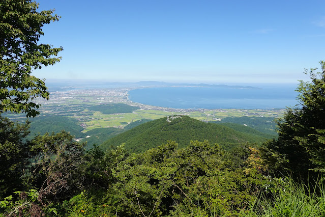 鳥取県西伯郡大山町宮内　孝霊山の山頂からの眺望