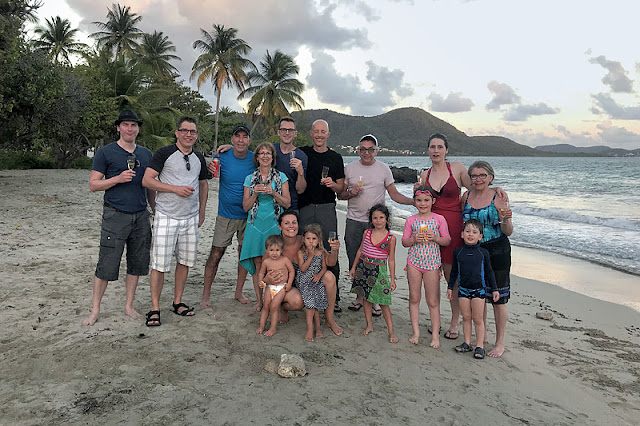 Notre groupe sur la plage pour l'apéro