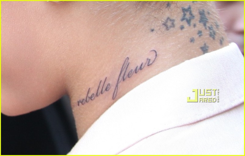 Rihanna's New Neck TattooPictures Here Singer Rihanna showed off her new