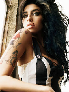 Foto de Amy Winehouse con tatuaje