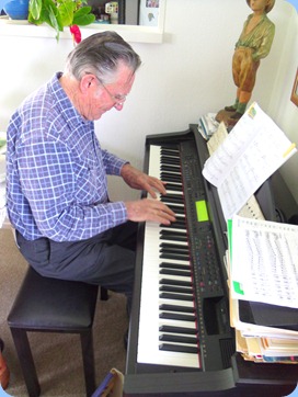 Roy Steen playing Delyse's Clavinova