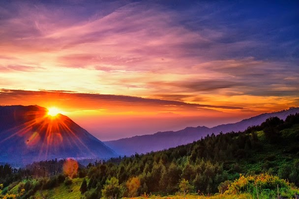 Indahnya Sunrise di Gunung Bromo, Jawa Timur