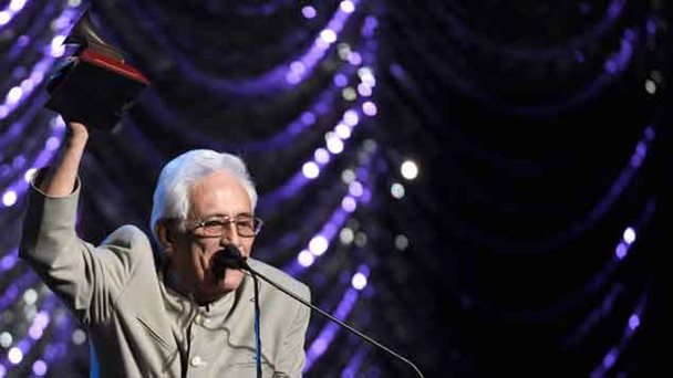 "Chelique" Sarabia recibió Grammy Honorífico.