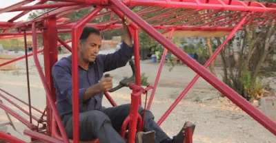  علي الزواري من مدينة  المرج قرر صنع طائرة زراعية صغيرة بنفسه 