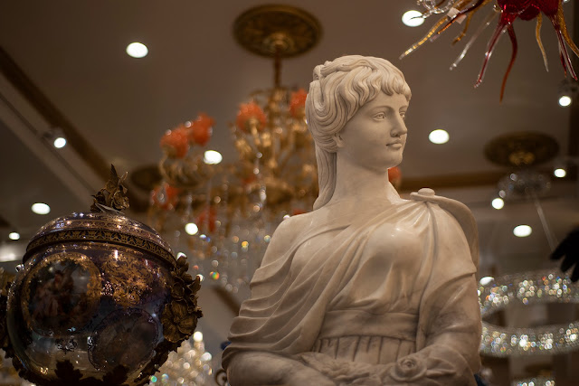 Michael's, art, stone, sculpture, lights, bokeh, chandelier, painting, graffiti, painting, artist, street photography, italian, goddess, globe