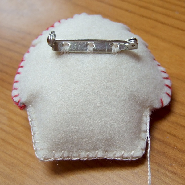 The reverse side of the homemade felt brooch pin design