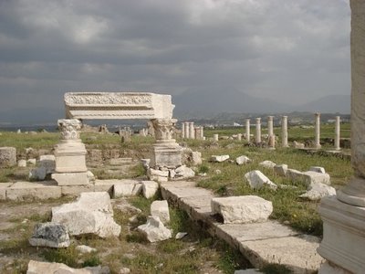 Resultado de imagem para Imagem da igreja de Laodiceia
