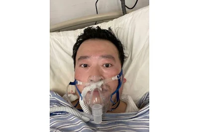 Li Wenliang é visto no hospital em Wuhan, no centro da China, pouco antes de sua morte. (Fundação de Bem-Estar Público do Dia de Ação de Graças de Pequim via AP)