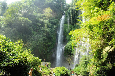 Air terjun Sekumpul atau Grombong Lemukih 