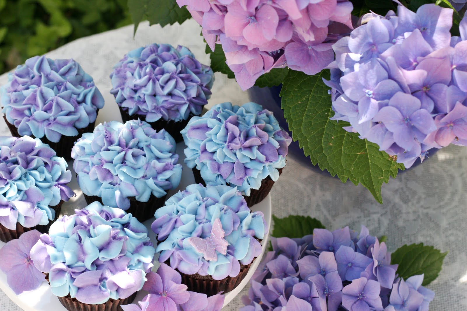 Hydrangea Cupcakes – Glorious Treats