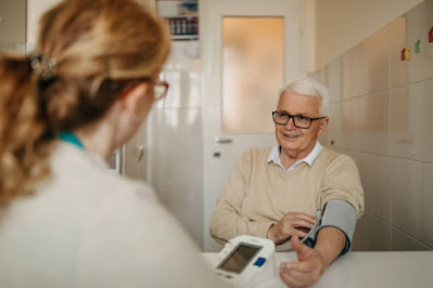 Die Bedeutung regelmäßiger Gesundheitsuntersuchungen für ältere Menschen: