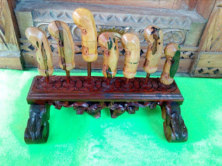 Jagrak Tempat Deder Keris