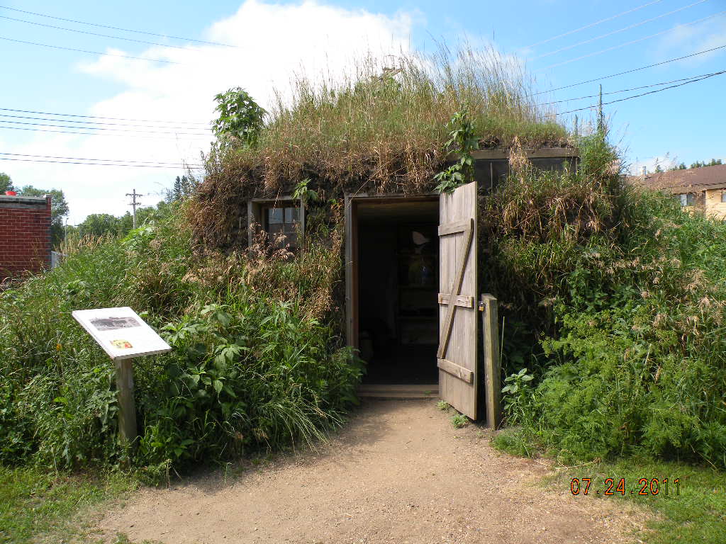 On-the-Banks-of-Plum-Creek-Little-House-No-4